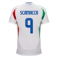 Camisa de Futebol Itália Gianluca Scamacca #9 Equipamento Secundário Europeu 2024 Manga Curta